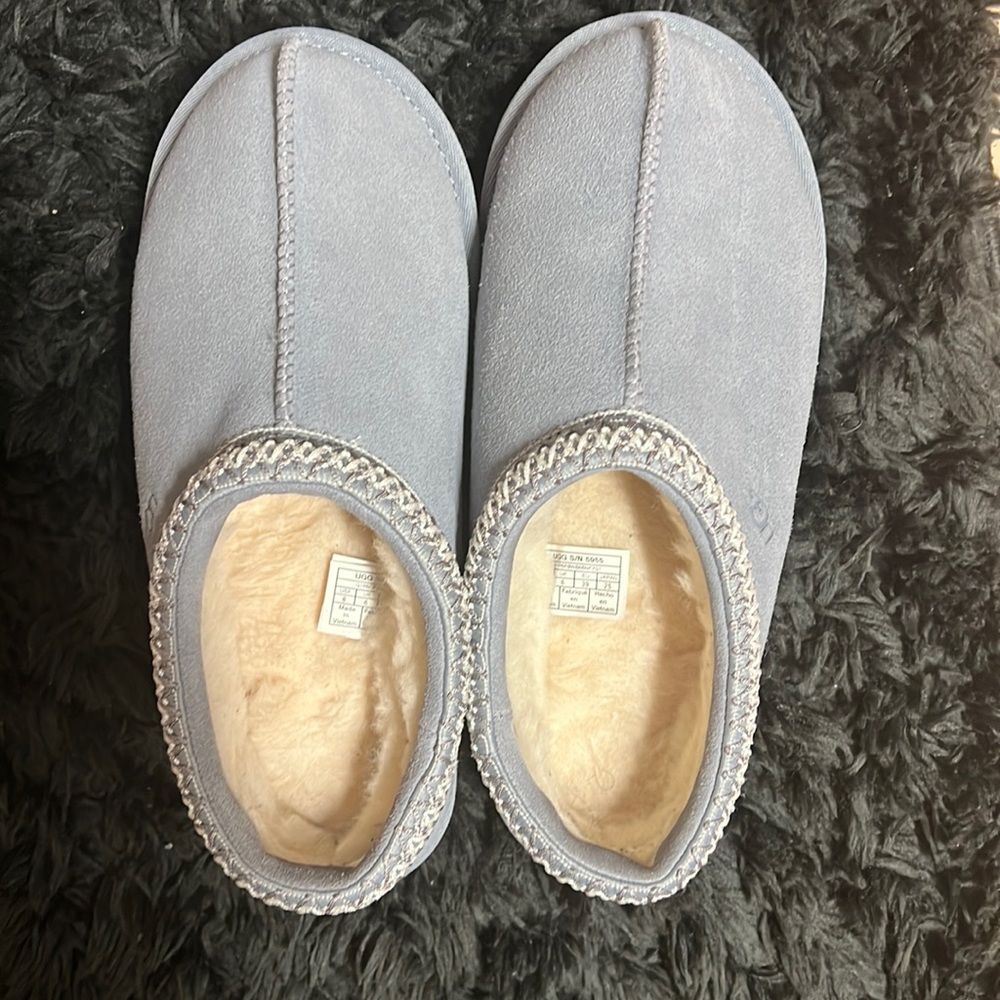 Size 8 Women’s Tasman Ugg Slippers